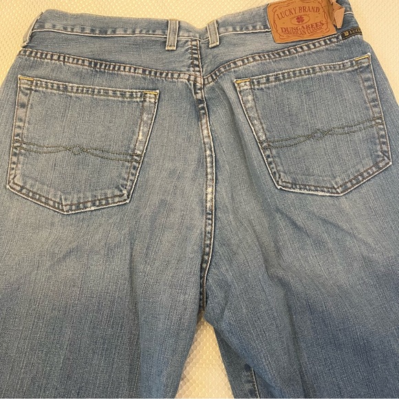 Lucky Brand Straight Leg Short Inseam Light Blue Jeans B8/27 - Picture 6 of 15